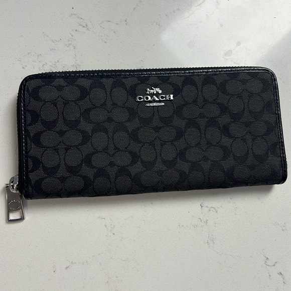 Coach black wallet with zipper - Picture 1 of 5